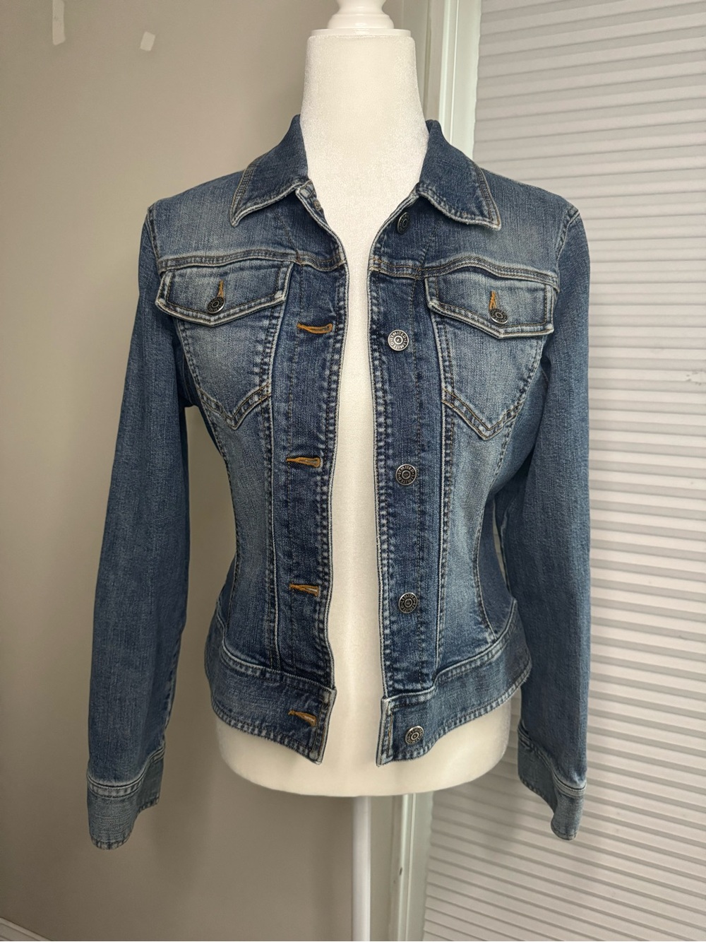 Vintage The Limited Y2K Denim Trucker Jacket - Size Small - Medium Wash 2005